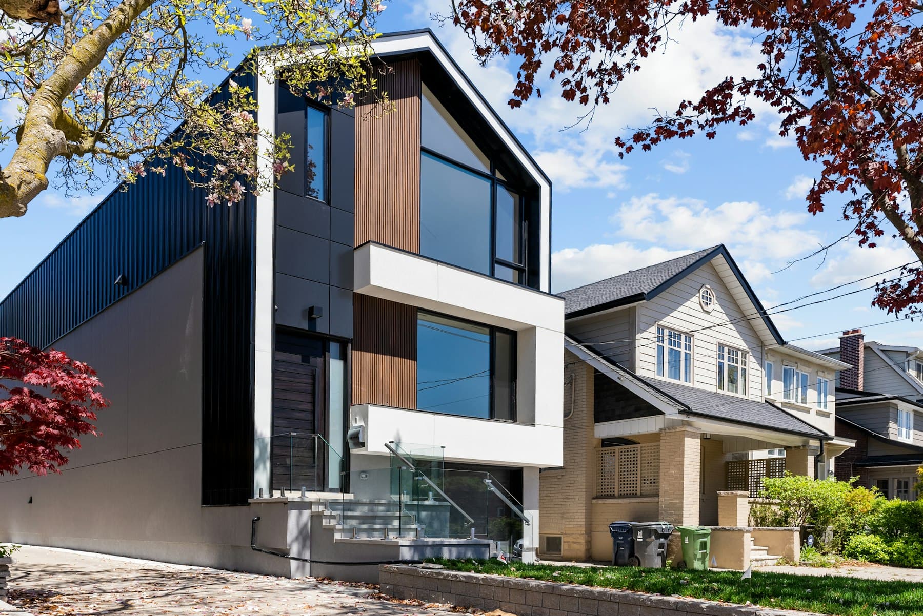 Villa moderne avec toiture et façade nettoyées par Hydrolys
